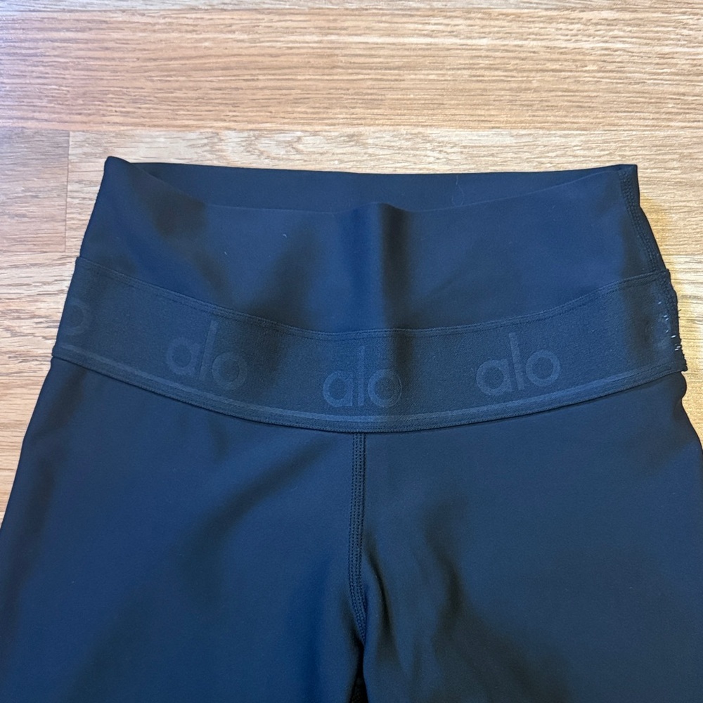 ALO Yoga Black Airlift Capri Leggings - Picture 2 of 3